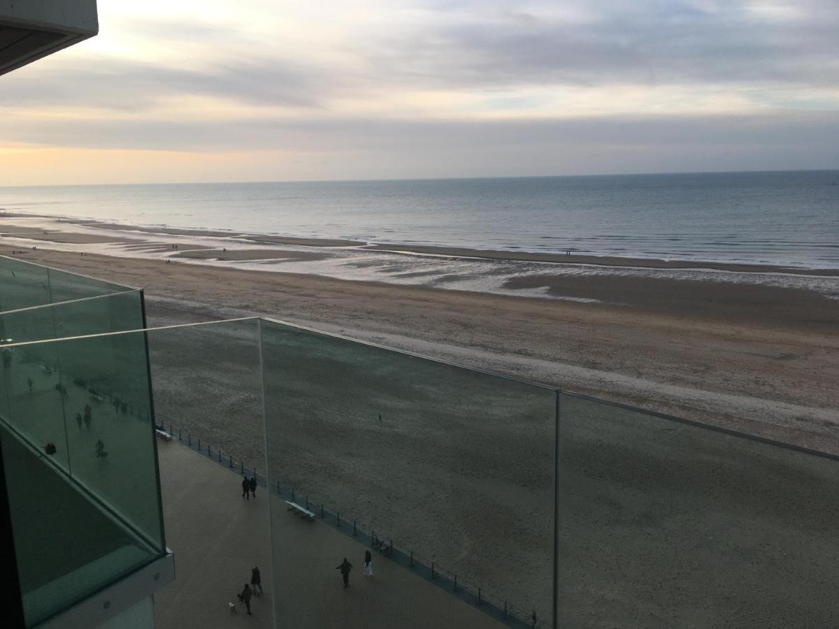 Prachtige Studio Met Frontaal Zeezicht En Terras 4 Pers. Oostende Ngoại thất bức ảnh